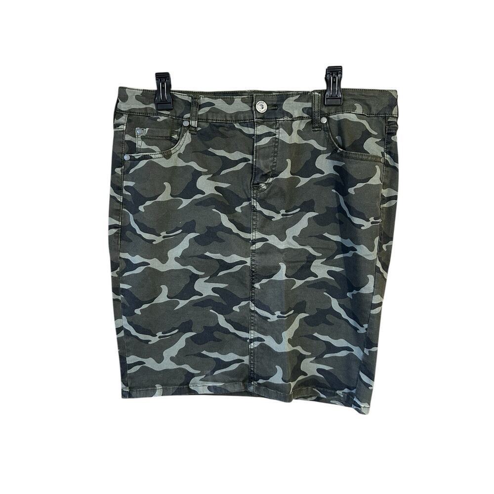 Torrid Women’s Green Camouflage Knee Length Pencil Denim Skirt Grunge Size 14